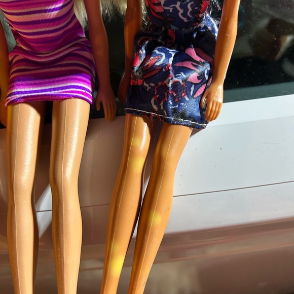 3 barbies - Picture 2 of 3